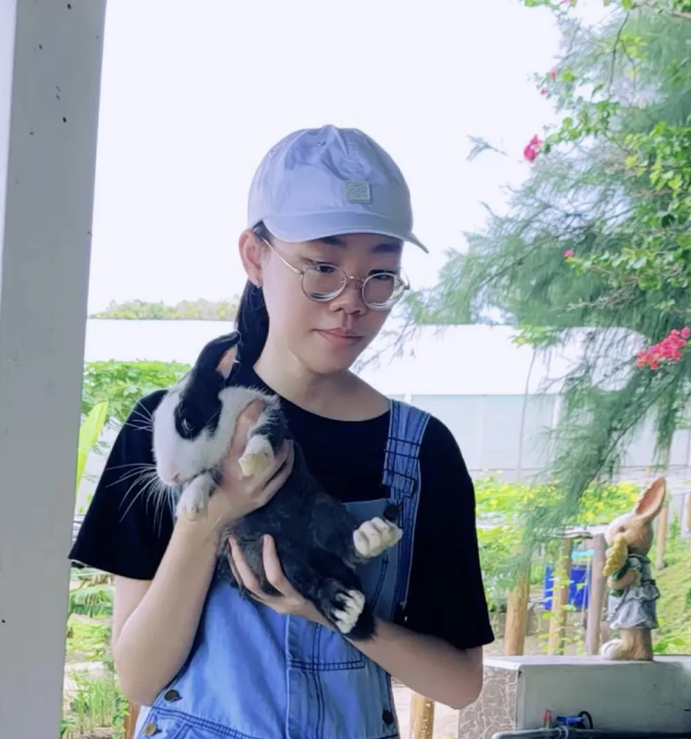 Nguyễn Minh Anh vừa đạt giải 3 cấp TP đối với môn Sinh học. Em là thủ khoa thi lớp 10 trong kỳ thi vừa rồi. Ảnh: GĐCC thủ khoa thi lớp 10