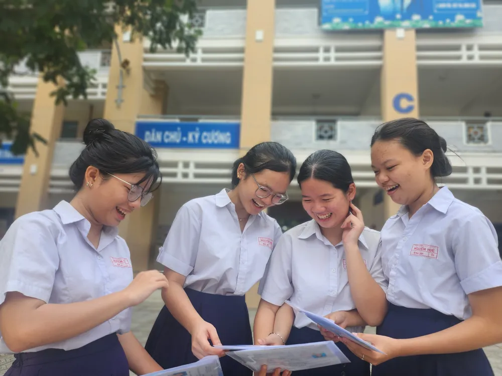 Điểm thi lớp 10 tại TP.HCM đã được công bố ngày 19-6. Trong ảnh: Thí sinh tham dự kỳ thi vào lớp 10 tại TP.HCM. Ảnh: NGUYỄN QUYÊN điểm thi lớp 10