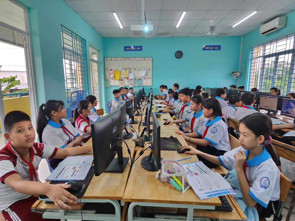 Thiếu giáo viên tin học nhưng TP.HCM vẫn gặp khó tuyển dụng do không có ứng viên. Ảnh: NGUYỄN QUYÊN thiếu giáo viên