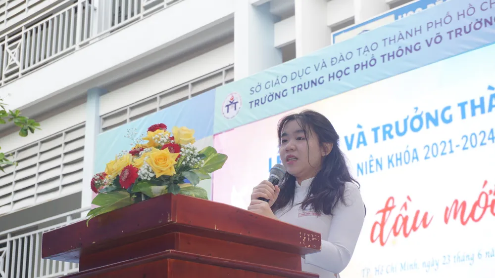 Trần Thị Ngọc Diệp phát biểu tại lễ tri ân sáng nay. le-tri-an-5.JPG