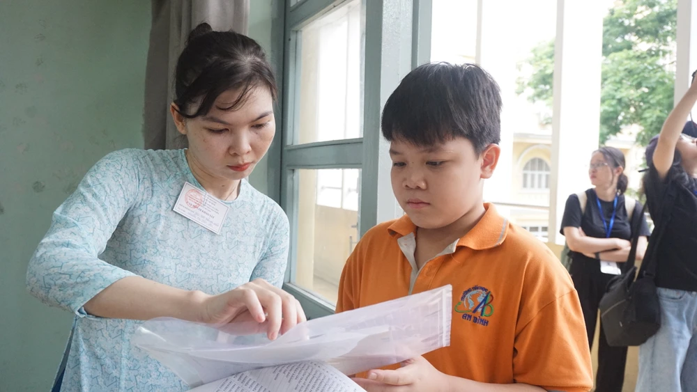 Thí sinh tham dự kỳ khảo sát vào lớp 6 Trường THCS - THPT Trần Đại Nghĩa. Ảnh: NGUYỄN QUYÊN khảo sát vào lớp 6