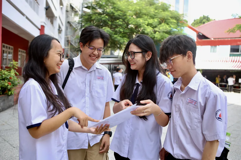 Thí sinh tham dự kỳ thi tốt nghiệp THPT. Ảnh: NGUYỆT NHI điểm thi tốt nghiệp THPT