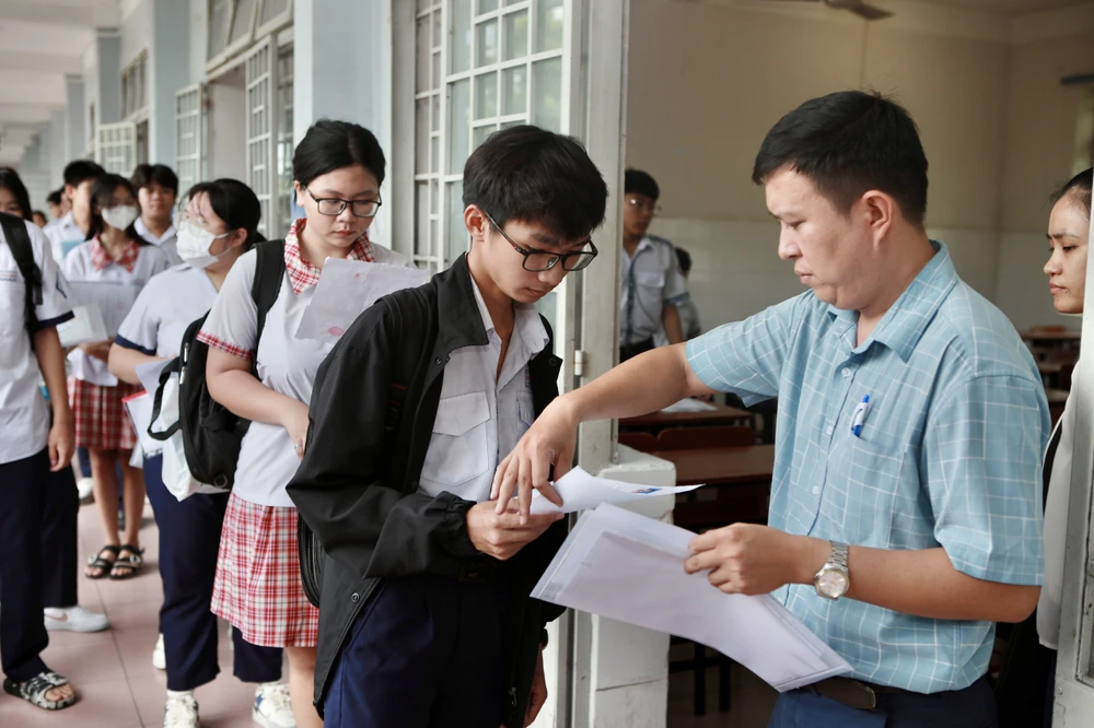 tuyển bổ sung lớp 10