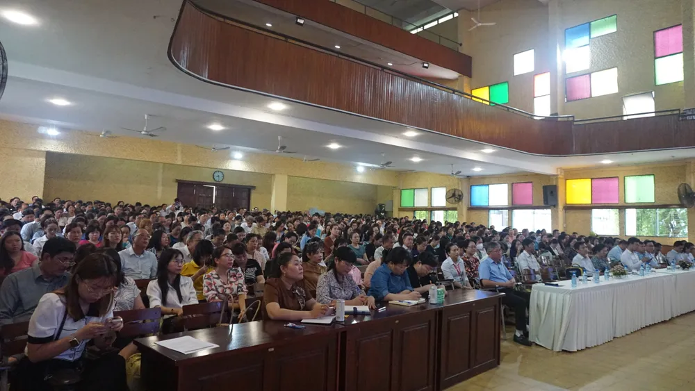Hội nghị tập huấn về an toàn thực phẩm trong trường học thu hút nhiều thầy cô tham dự. Ảnh; NGUYỄN QUYÊN an-toan-thuc-pham-3.JPG