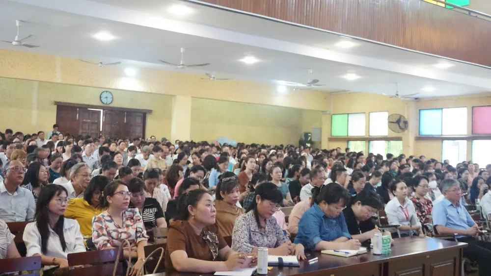 Việc tập huấn tập trung vào 3 chuyên đề chính, xoay quanh các quy định hiện hành về công tác an toàn thực phẩm hiện nay. Ảnh: NGUYỄN QUYÊN an-toan-thuc-pham-4.JPG