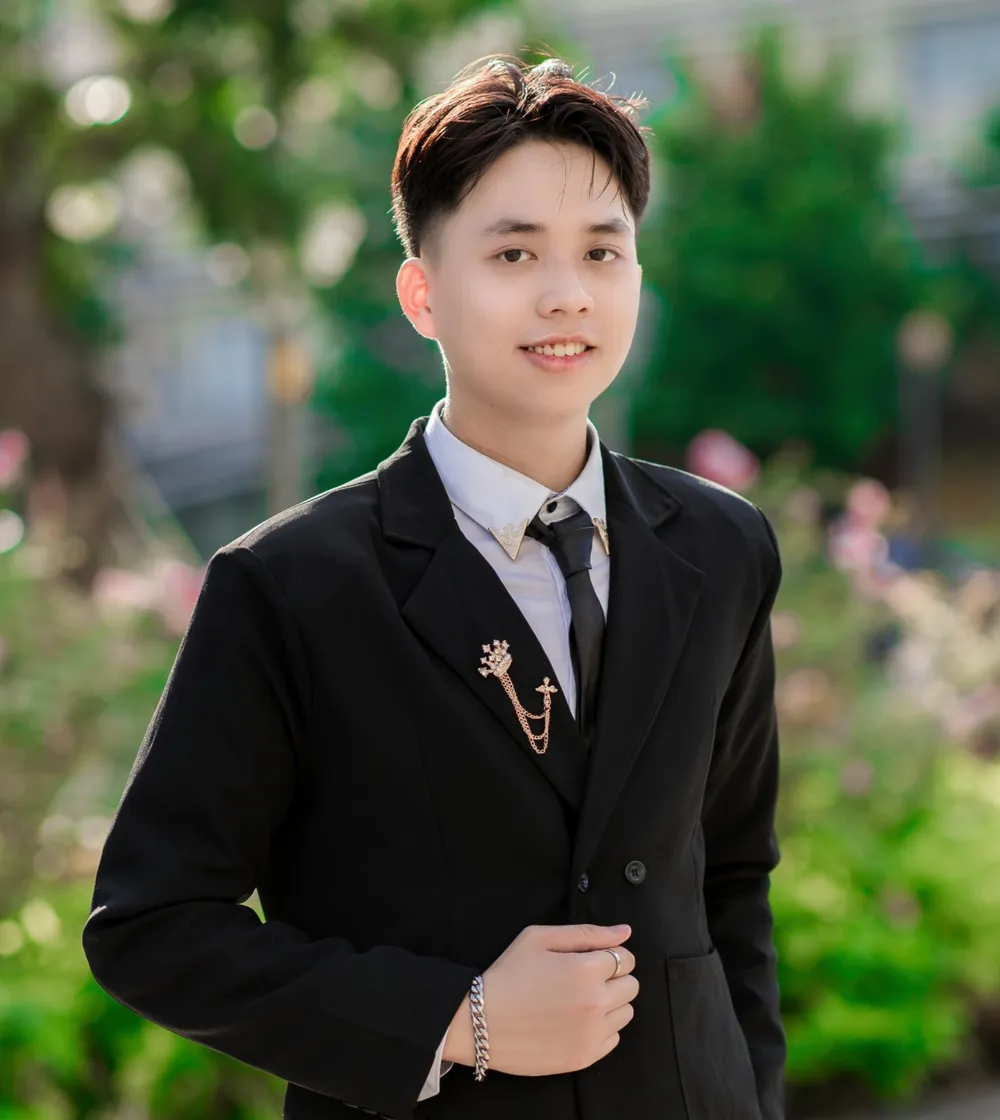 Ngô Minh Đức không chỉ đạt điểm cao trong kỳ thi tốt nghiệp THPT, em còn là thủ khoa của lớp diễn xuất Trường Đại học Sân khấu Điện ảnh TP.HCM. Ảnh: NVCC thu-khoa-khoi-c.jpg