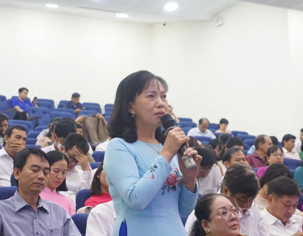 Bà Đặng Ngọc Thu, Giám đốc Trung tâm GDNN-GDTX quận 6 chia sẻ tại hội nghị. Ảnh: NGUYỄN QUYÊN giáo dục thường xuyên