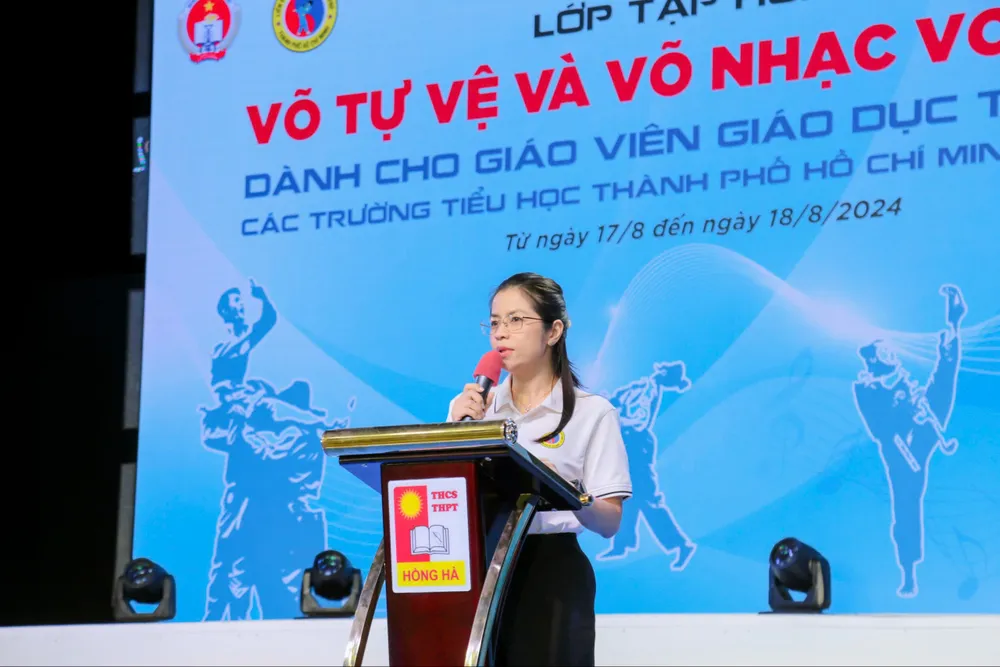 Bà Cao Thị Thiên Phúc, Trưởng phòng Chính trị tư tưởng, Sở GD&ĐT TP.HCM phát biểu khai mạc lớp tập huấn võ tự vệ, võ nhạc Vovinam. vo-nhac-vovinam-5.jpg