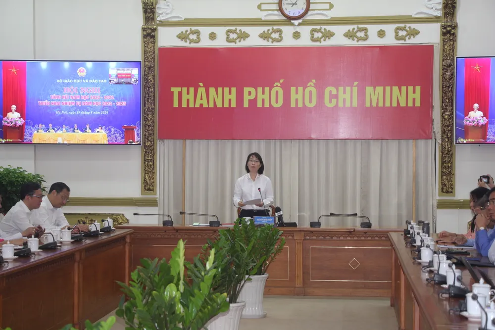 Bà Trần Thị Diệu Thúy, Phó Chủ tịch UBND TP.HCM phát biểu tại hội nghị. Ảnh: NGUYỄN QUYÊN thieu-giao-vien.JPG