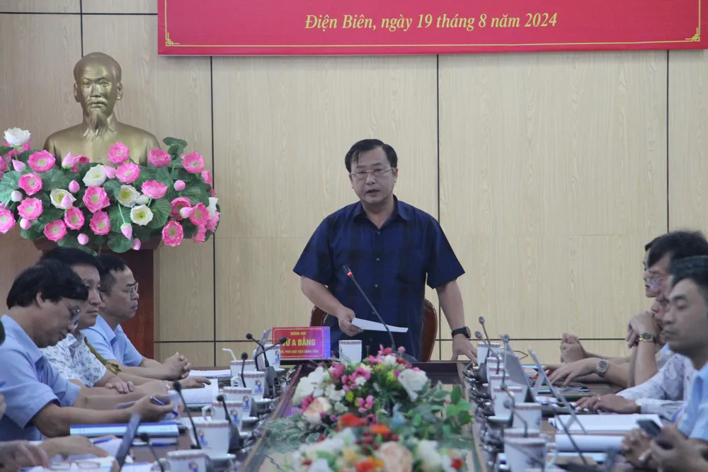 Ông Vừ A Bằng, Phó Chủ tịch UBND tỉnh Điện Biên nói tỉnh thiếu giáo viên nhiều môn, đặc biệt thiếu nguồn tuyển giáo viên một số môn theo chương trình mới. Ảnh: BÁO GIÁO DỤC THỜI ĐẠI thiếu giáo viên