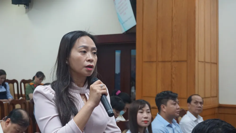 Hoàng Thị Lâm Dung, Tổng Giám đốc Công ty Tri Linh, Chủ quản Trung tâm ngoại ngữ liên lục địa I-CLC phát biểu tại hội nghị. Ảnh: NGUYỄN QUYÊN đấu thầu chương trình nhà trường