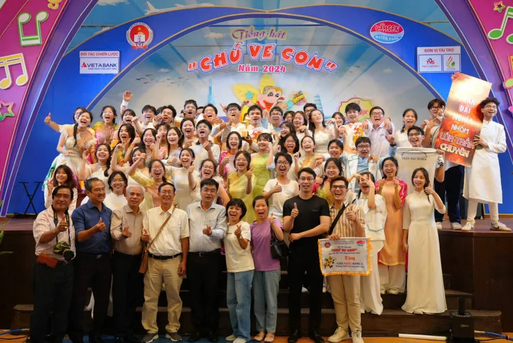 Năm ngoái Trường THPT chuyên Trần Đại Nghĩa chỉ giành á quân, năm nay với sự đột phá và đầu tư công phu đã giành quán quân bảng A tại hội thi. Ảnh: YÊN NGUYÊN truong-thpt-chuyen-tran-dai-nghia-2.jpg