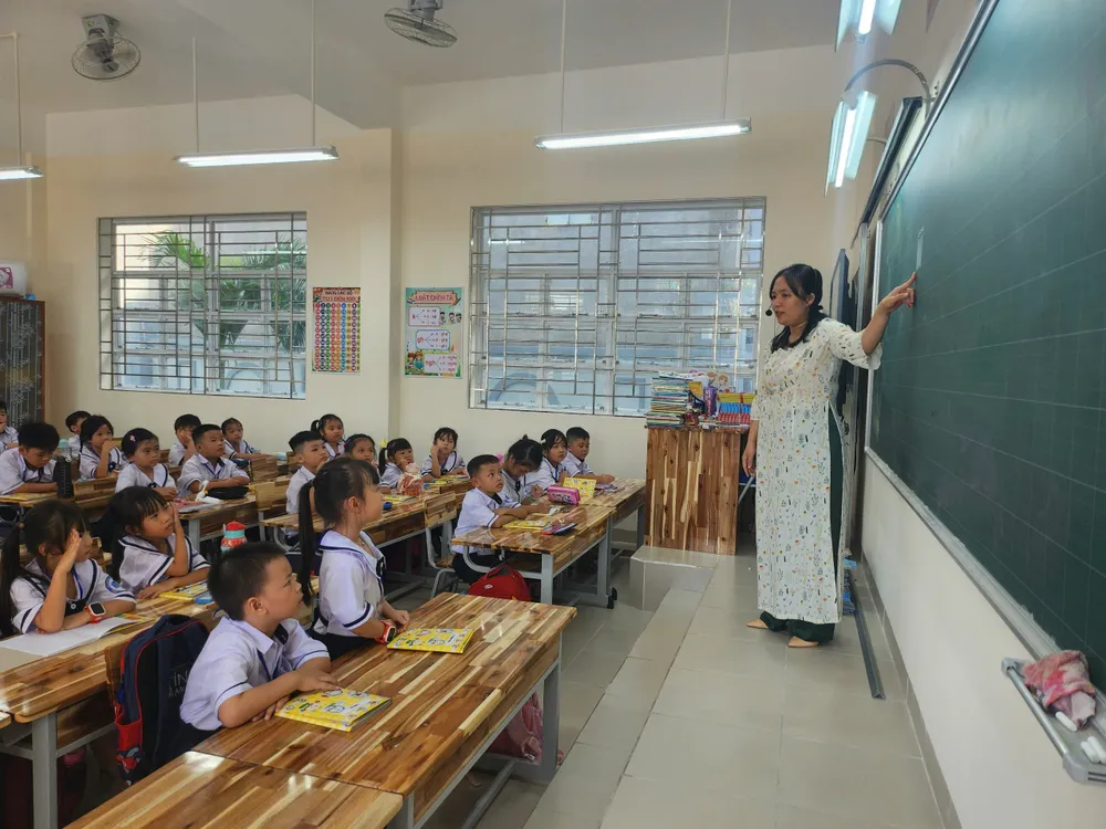 Một giờ học của cô trò Trường Tiểu học Trần Quốc Toản, quận 12. Ảnh minh hoạ: NGUYỄN QUYÊN ban đại diện cha mẹ học sinh