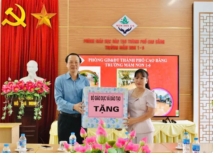 hoc-sinh-di-hoc-tro-lai-2.jpg