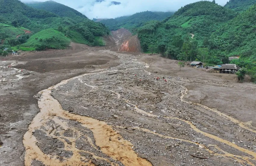 Trận lũ quét kinh hoàng xảy ra tại thôn Làng Nủ sáng ngày 10-9 gây thiệt hại vô cùng nghiêm trọng. Ảnh: VÕ TÙNG thon-lang-nu-00-9055-2.jpg