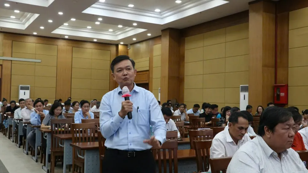 Ông Đặng Văn Đại, Hiệu trưởng Trường Trung cấp Đông Sài Gòn phát biểu tại hội nghị. Ảnh: NGUYỄN QUYÊN tư vấn phân luồng