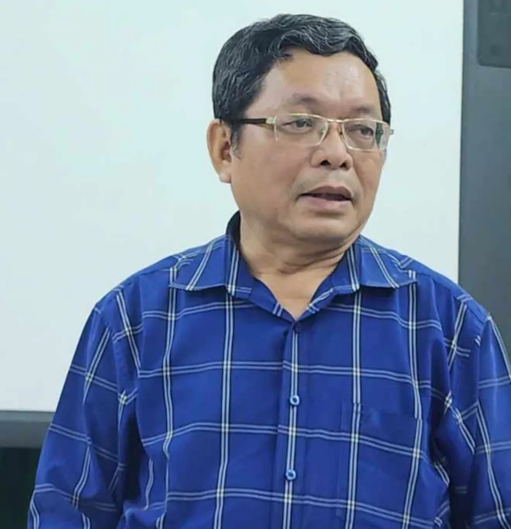 Ông Lê Công Minh, Hiệu trưởng Trường tiểu học Chương Dương, quận 1. Ảnh: AN Ông Lê Công Minh, Hiệu trưởng Trường tiểu học Chương Dương, quận 1. Ảnh: AN
