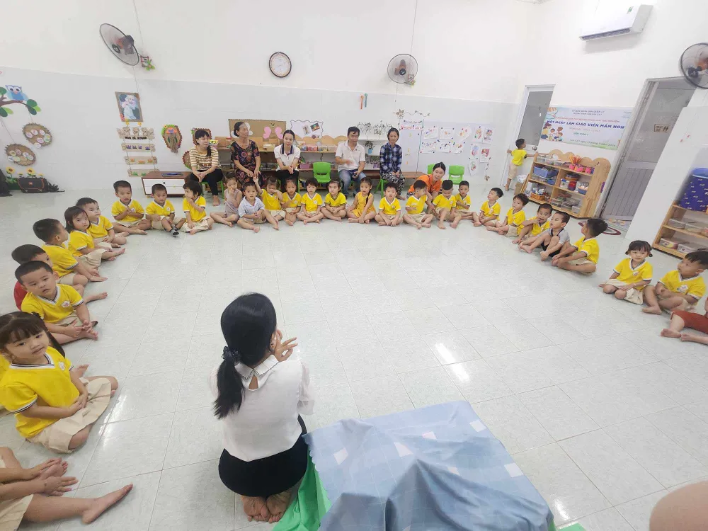 một ngày làm giáo viên mầm non