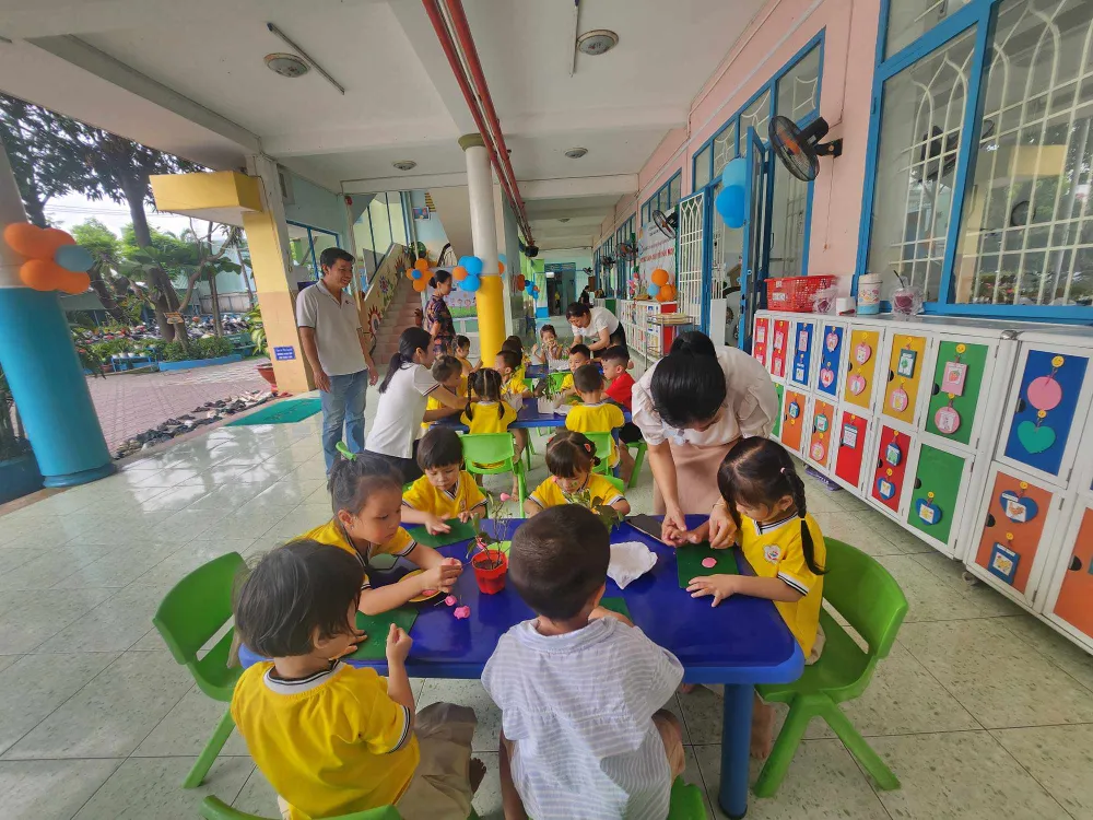 mot-ngay-lam-giao-vien-mam-non-4.jpg