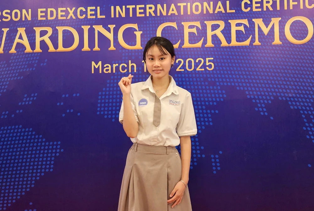Văn Hoàng Minh Anh hiện là học sinh lớp 10 Trường THPT chuyên Lê Hồng Phong. Ảnh: NL điểm toán cao nhất thế giới