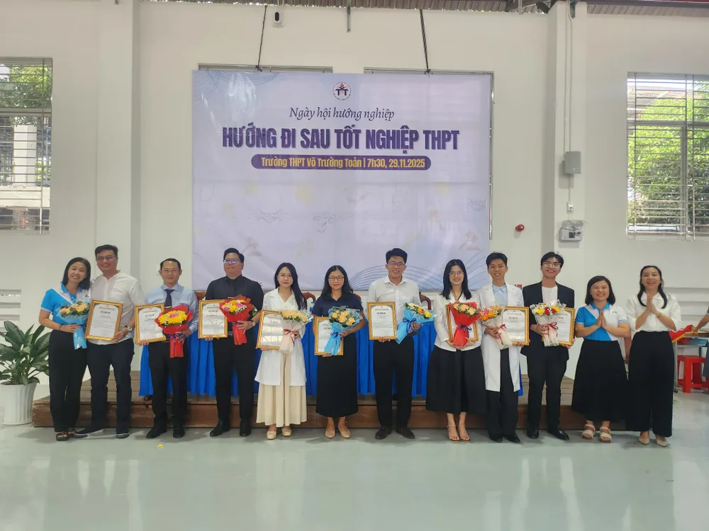 ngay-hoi-huong-nghiep-9.jpg
