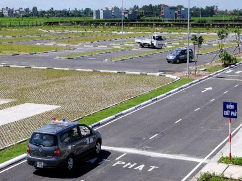 Khi giải thể cơ sở đào tạo lái xe phải có phương án bảo đảm quyền lợi của người học, giáo viên, giảng viên, cán bộ quản lý, nhân viên, người lao động và thực hiện nghĩa vụ về tài chính theo quy định. (Ảnh minh hoạ) đào tạo lái xe