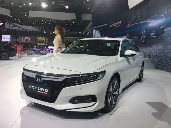 Honda Accord được hãng giảm trực tiếp tiền mặt 220 triệu đồng. ô tô ưu đãi