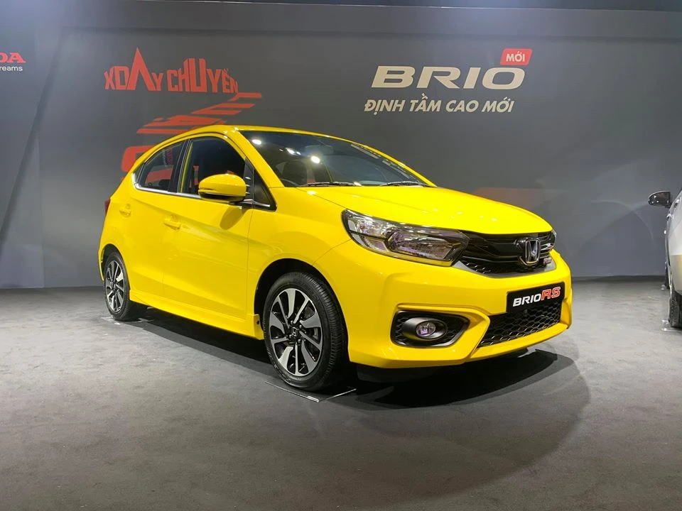 Honda Brio cũng đang được các đại lý giảm giá 15 triệu đồng. 