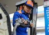 Giá xăng giảm khủng chỉ còn hơn 12.000 đồng/lít