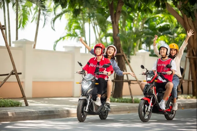 Xe điện VinFast được nhiều lứa tuổi yêu thích.