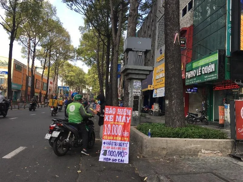 nguoi dan doi nang mua bao hiem