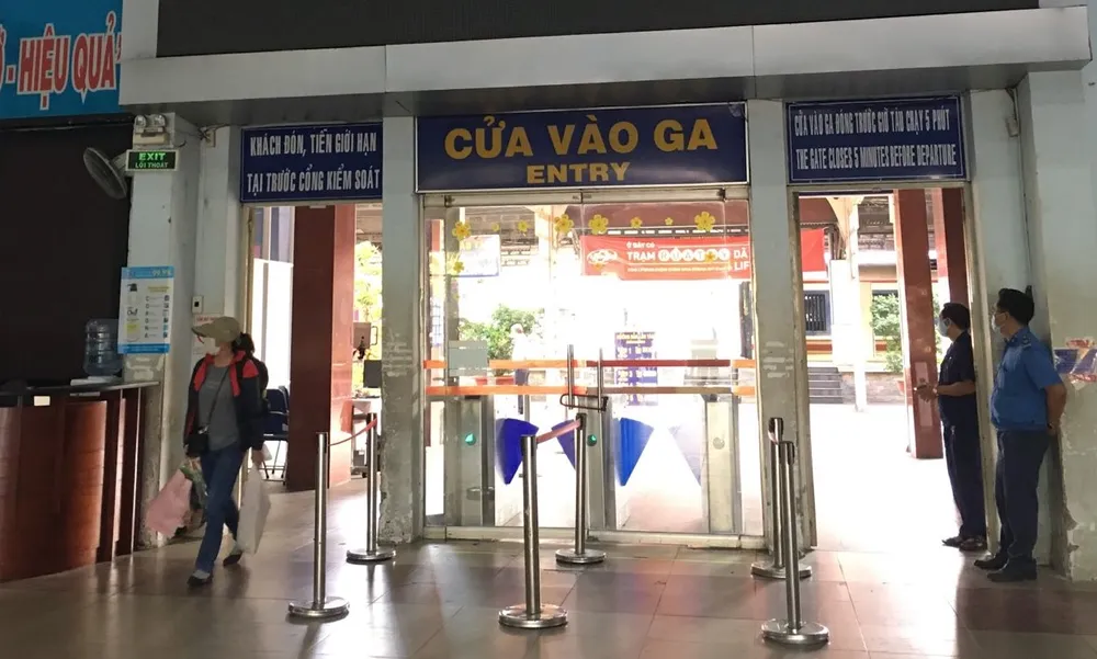 Hành khách nên mua vé tàu tại các kênh chính thống của ngành đường sắt. 