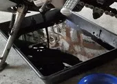 Mẹo khởi động và vận hành xe ô tô an toàn sau thời gian giãn cách ảnh 4 Cách thay nhớt xe máy tại nhà trong mùa dịch COVID-19