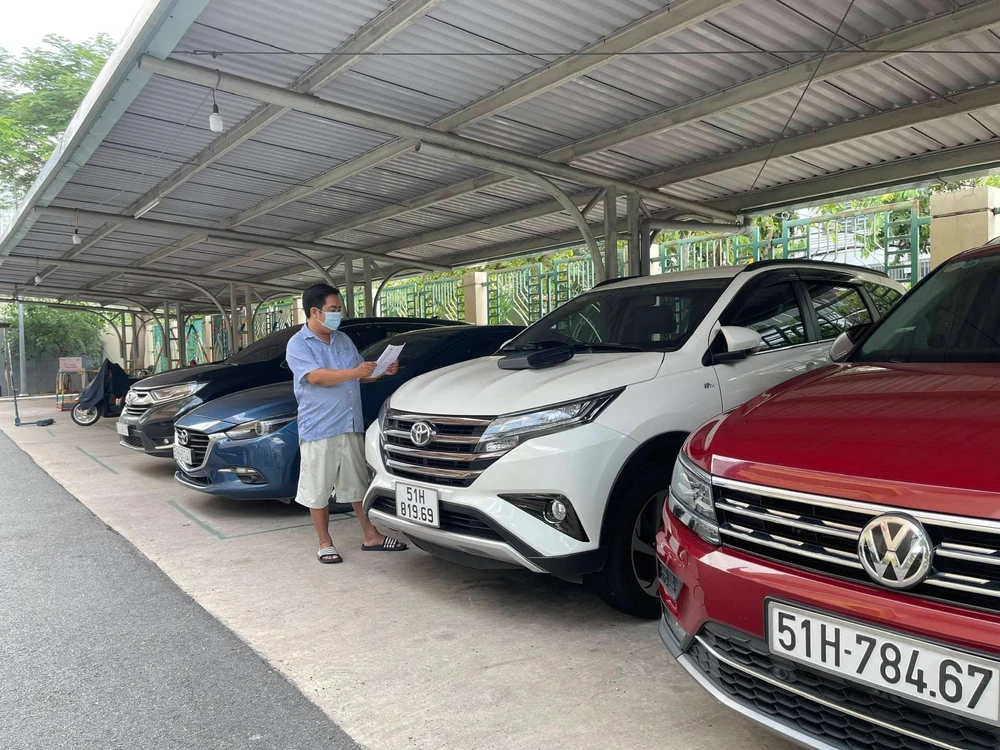Giá thuê ô tô dao động từ 700 ngàn đồng đến 2 triệu đồng, tuỳ theo loại xe và độ mới của xe. Ảnh: TN Thuê xe tự lái