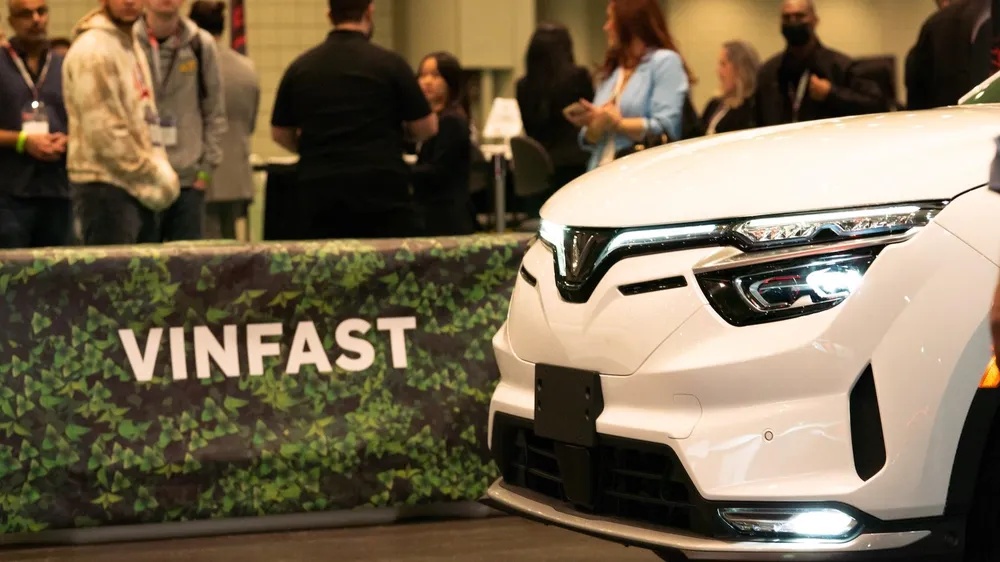 VinFast và Electrify America công bố thỏa thuận cung cấp dịch vụ sạc cho các mẫu xe điện. VinFast và Electrify America công bố thỏa thuận cung cấp dịch vụ sạc cho các mẫu xe điện.