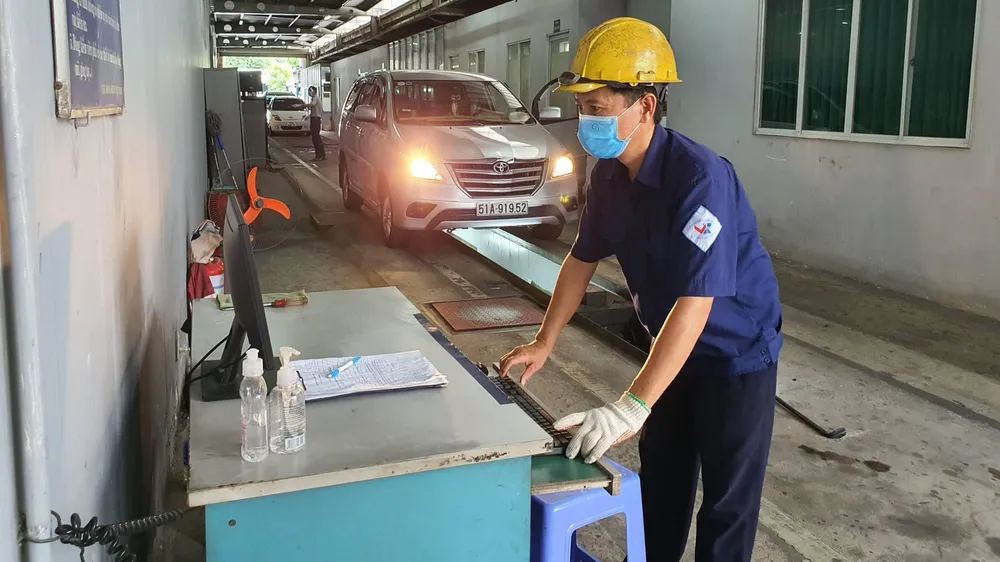 Bộ Tài chính đề xuất tăng mức giá dịch vụ kiểm định an toàn kỹ thuật và bảo vệ môi trường đối với XCG đang lưu hành. Ảnh: THY NHUNG Bộ Tài chính đề xuất tăng mức giá dịch vụ kiểm định an toàn kỹ thuật và bảo vệ môi trường đối với XCG đang lưu hành. Ảnh: THY NHUNG