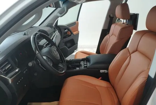 Khoang lái của Lexus LX570. Ảnh: Lexus