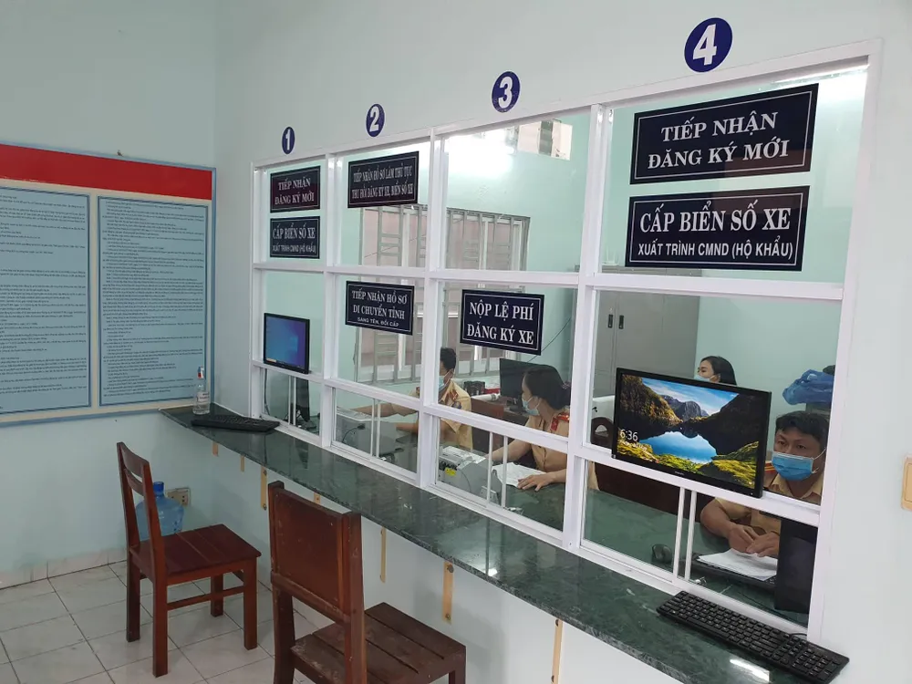 Công tác chuẩn bị cho việc đăng ký biển số xe đã hoàn tất. Ảnh: TN Công tác chuẩn bị cho việc đăng ký biển số xe đã hoàn tất. Ảnh: TN