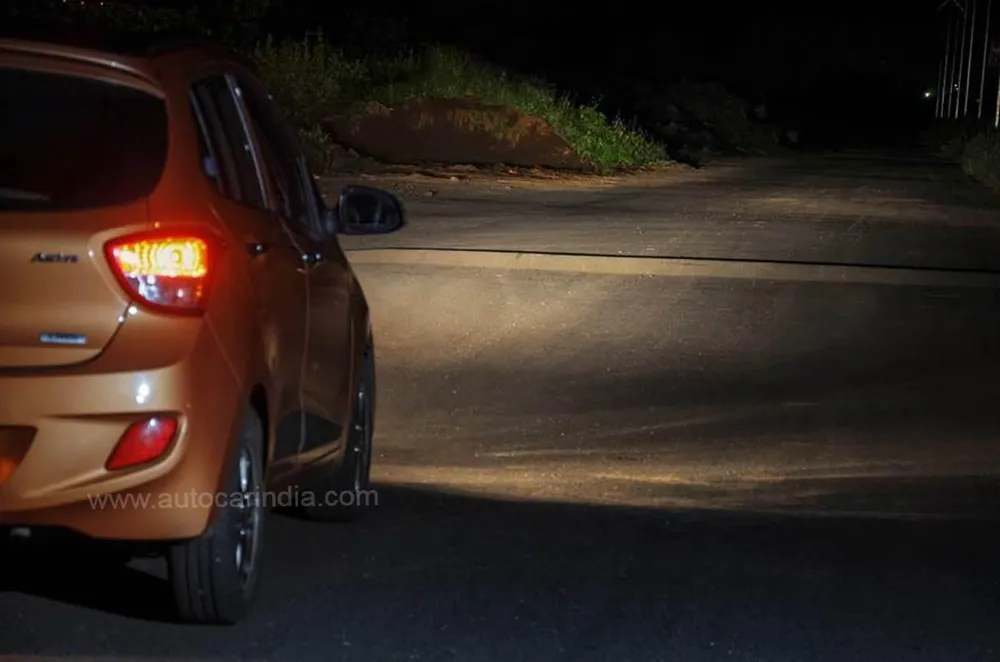 Cần kiểm tra hệ thống đèn xe. Ảnh: Autocarindia