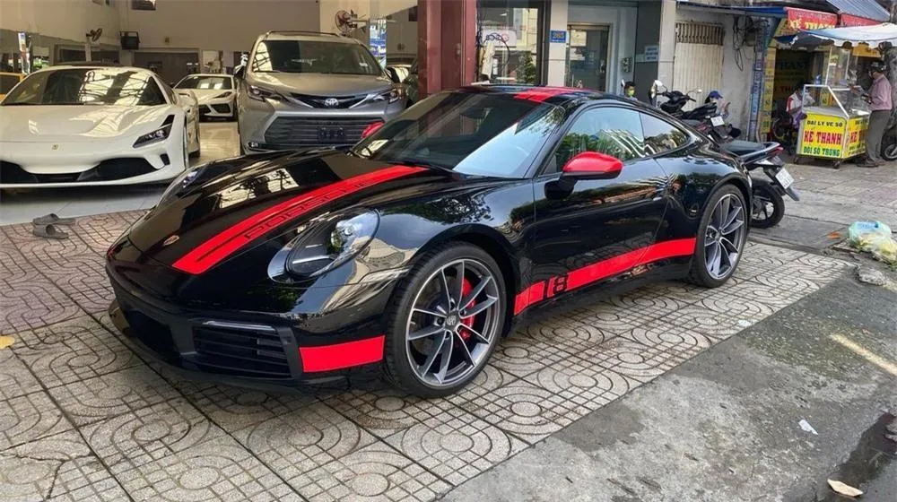 Porsche 911 Carrera 4S thuộc sở hữu của đại gia Đặng Lê Nguyên Vũ. Ảnh; MXH Porsche 911 Carrera 4S thuộc sở hữu của đại gia Đặng Lê Nguyên Vũ. Ảnh; MXH