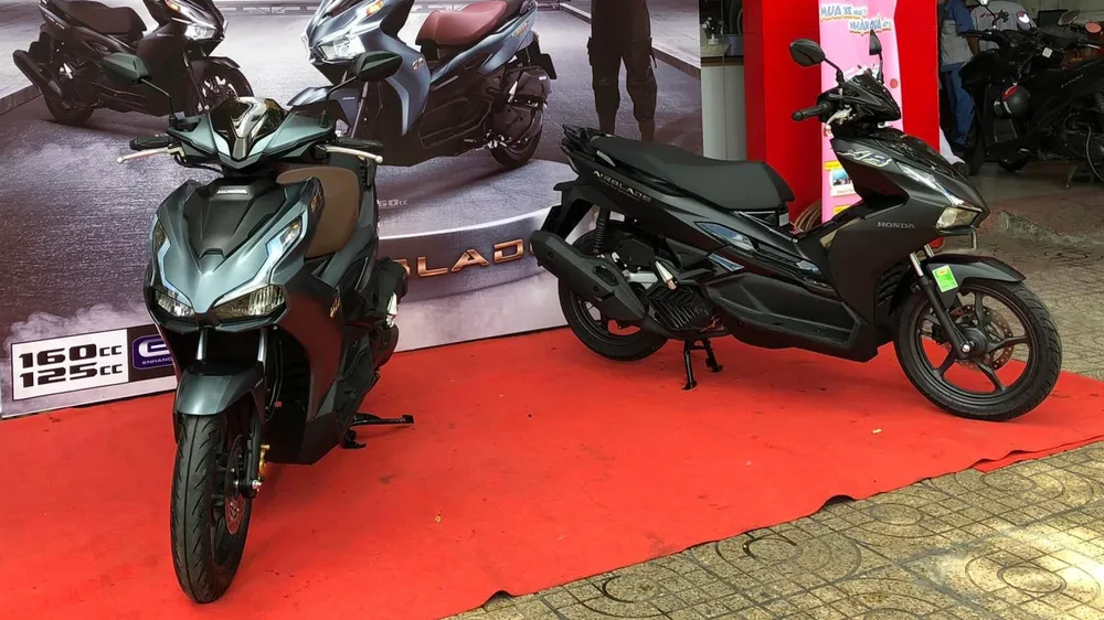 Hiện các đại lý đang bán Honda Air Blade 160 với mức chênh lệch với giá niêm yết từ 6 triệu đồng. Hiện các đại lý đang bán Honda Air Blade 160 với mức chênh lệch với giá niêm yết từ 6 triệu đồng.