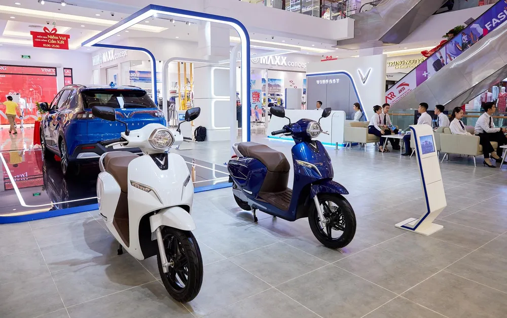 Các mẫu ô tô điện và xe máy điện thế hệ mới nhất được trưng bày. Các mẫu ô tô điện và xe máy điện thế hệ mới nhất được trưng bày.