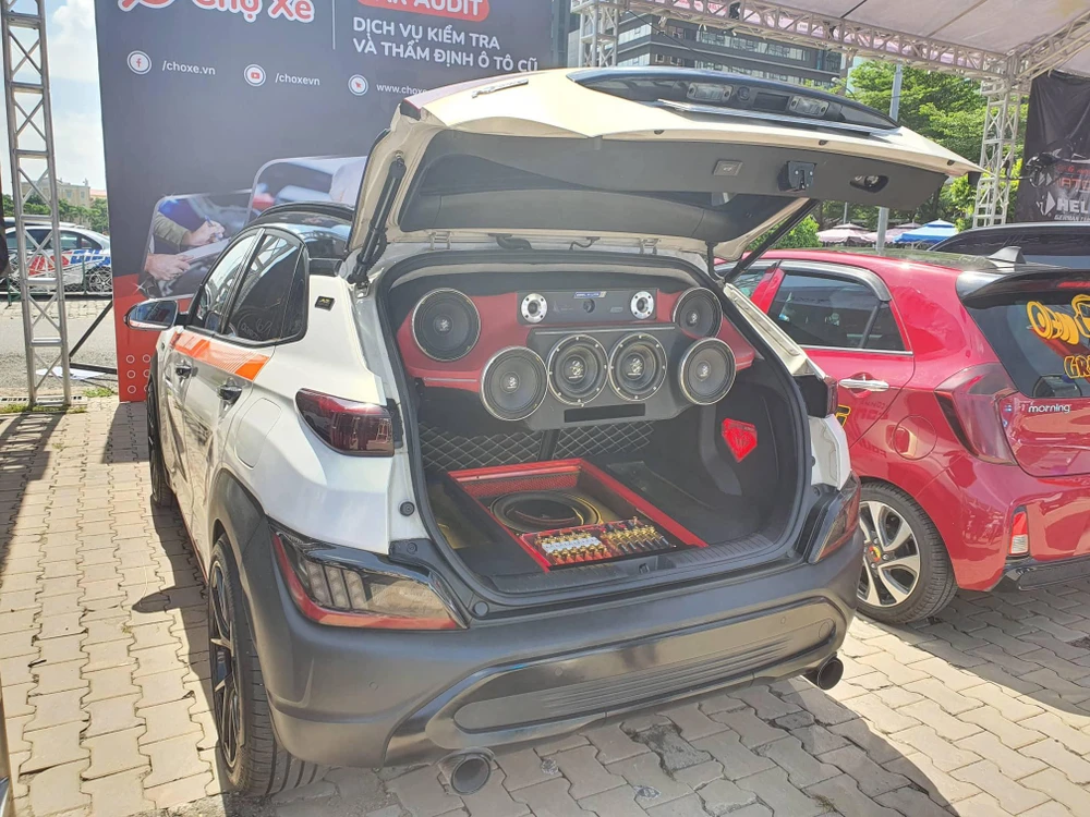 Cuộc thi đấu âm thanh được đông đảo Garage chuyên nâng cấp âm thanh tham gia.