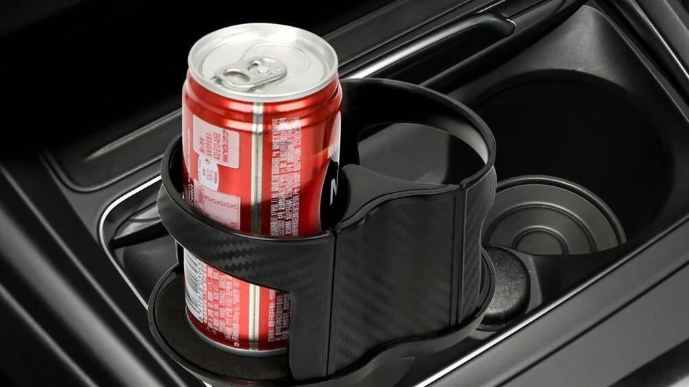 Một số loại chai nước không nên để trên ô tô mùa nắng nóng. Ảnh minh hoạ