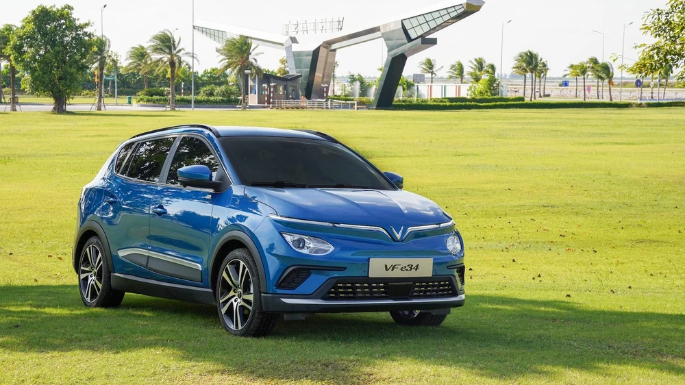 Gần 1.000 xe VinFast VF e34 được giao khách hàng.
