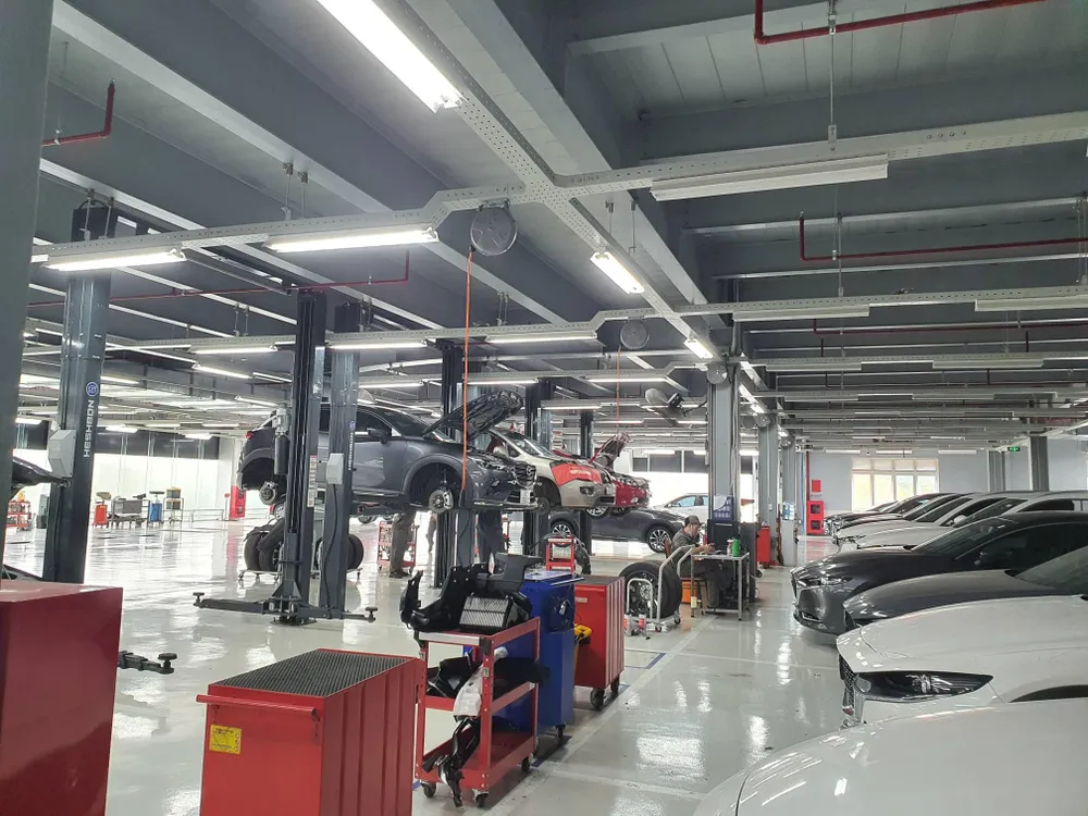Nếu việc kiểm tra xe tại nhà không đảm bảo, chủ xe nên mang xe tới garage để bảo dưỡng. Ảnh: TN Nếu việc kiểm tra xe tại nhà không đảm bảo, chủ xe nên mang xe tới garage để bảo dưỡng. Ảnh: TN