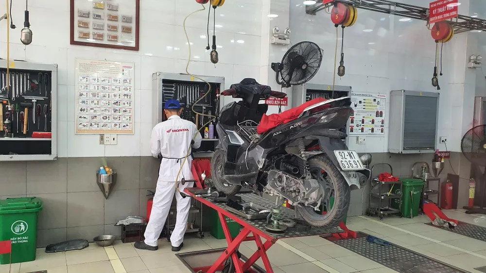 Anh NVY đã mang xe đi bảo dưỡng sau chuyến đi chơi xa. Ảnh: TN Anh NVY đã mang xe đi bảo dưỡng sau chuyến đi chơi xa. Ảnh: TN