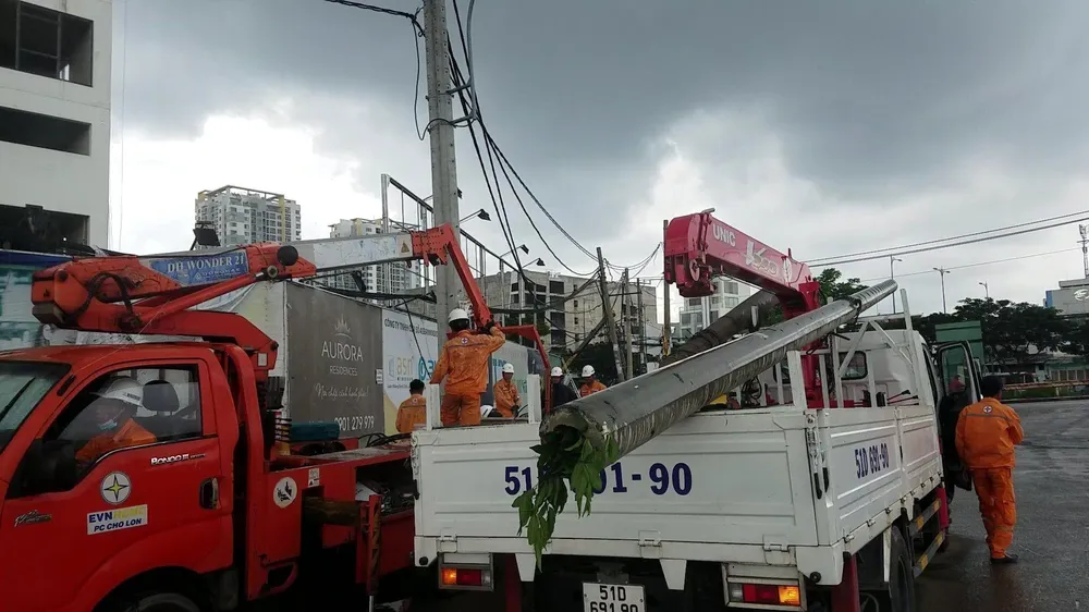 Sự việc xảy ra trên đường Bình Đông, hướng từ Cầu Số 1 về Cầu Số 2. Ảnh: NGUYỄN YÊN Sự việc xảy ra trên đường Bình Đông, hướng từ Cầu Số 1 về Cầu Số 2. Ảnh: NGUYỄN YÊN