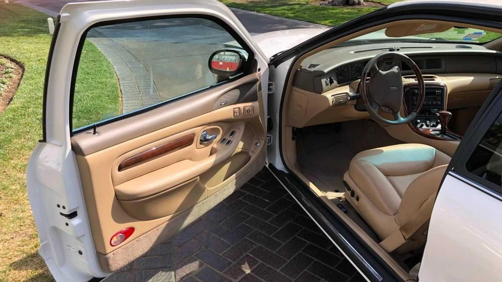 Xe được thiết kế với nội thất cực kỳ sang trọng. Ảnh: Motor1