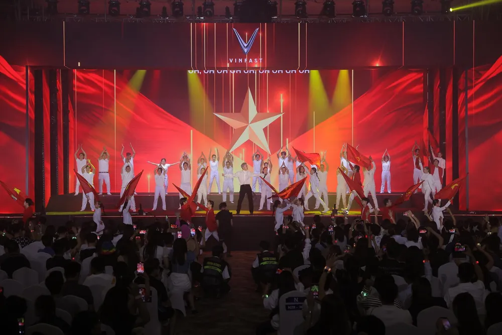 Chương trình với sự tham gia của các ngôi sao giải trí hàng đầu như Mỹ Tâm, Hồ Ngọc Hà, Sơn Tùng M-TP, Hoàng Thùy Linh, BinZ, Soobin Hoàng Sơn và ban nhạc Da LAB.